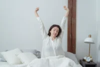 Ilustrasi wanita bangun tidur. (Foto: Pexels)