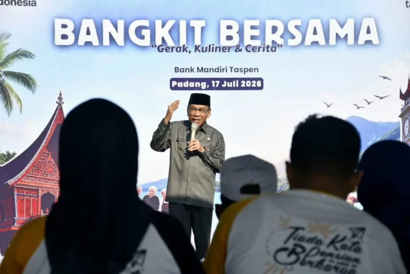 Wakil Wali Kota Padang Maigus Nasir menghadiri kegiatan “Bangkit Bersama, Gerak, Kuliner, Cerita” yang digelar Bank Mantap di Pantai Puruih, Jumat (17/7/2026). (Foto: Pemko Padang)