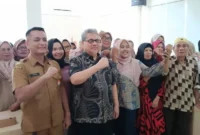 Ketua DPRD Provinsi Sumbar, Muhidi, saat membuka Bimtek Peningkatan Kapasitas Pelaku UMKM di Padang, Selasa (28/7/2026). (Foto: Ist)