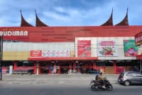 Budiman Swalayan menghadirkan beragam promo untuk memeriahkan HJK Padang ke-357. (Foto: Pemko Padang)