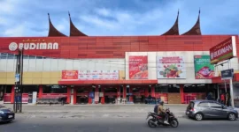Budiman Swalayan menghadirkan beragam promo untuk memeriahkan HJK Padang ke-357. (Foto: Pemko Padang)