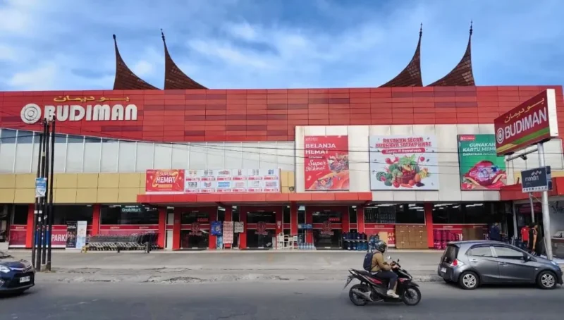 Budiman Swalayan menghadirkan beragam promo untuk memeriahkan HJK Padang ke-357. (Foto: Pemko Padang)