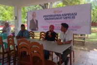 Anggota DPD RI, Cerint Iralloza Tasya (tengah) saat menyampaikan arahan terkait aspirasi yang disampaikan masyarakat. (Foto: Dok. Yoniks)