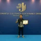 Ely Iwan Kurniawan, Atom Sharp Cabang Yogyakarta menerima penghargaan Jogja Brand and Business Awards. (Foto: Dok. Sharp)