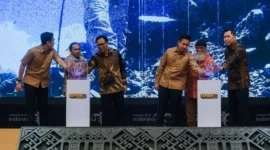 Plt Deputi Bidang Pengembangan Penyelenggaraan Kegiatan (Events) Kemenpar, Hafiz Agung Rifai (ketiga dari kiri) bersama stakeholders meluncurkan Explorex 2027 di Balairung Soesilo Soedarman, Gedung Sapta Pesona, Jakarta, Selasa (14/7/2026). (Foto: Kemenpar)