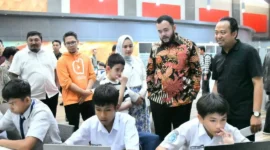 Wali Kota Padang, Fadly Amran didampingi Ketua TP-PKK Padang Ny. Dian Puspita Fadly Amran meninjau pelaksanaan PIAGEX 2026 di Bagindo Aziz Chan Youth Center, Minggu (26/7/2026). (Foto: Pemko Padang)