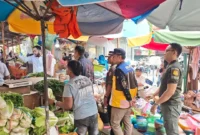 Wali Kota Padang Fadly Amran meninjau rehabilitasi basement Pasar Raya dan penataan kawasan Air Mancur, Kamis (30/7/2026). (Foto: Humas Satpol PP Padang)
