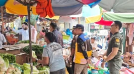 Wali Kota Padang Fadly Amran meninjau rehabilitasi basement Pasar Raya dan penataan kawasan Air Mancur, Kamis (30/7/2026). (Foto: Humas Satpol PP Padang)