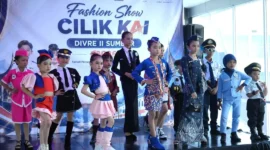 PT KAI Divre II Sumbar menggelar Fashion Show Cilik di Sky Bridge Stasiun BIM. (Foto: PT KAI Divre II Sumbar)