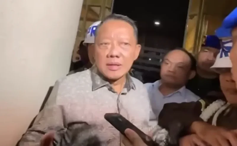 Mantan Jampidsus, Febrie Adriansyah resmi ditahan Kejagung. (Foto: Tangkapan layar)