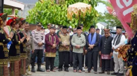 Wakil Wali Kota Padang Maigus Nasir membuka Festival Alek Nagari Nan XX ke-III di Komplek Kehakiman Cengkeh Nan XX. (Foto: Pemko Padang)