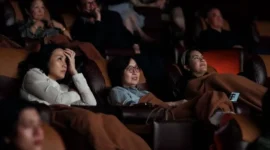 Wamenkraf Irene Umar (tengah), bersama Wamendukbangga, Ratu Ayu Isyana Bagoes Oka (kanan), serta Wamen PPPA, Veronica Tan (kiri), menghadiri preview screening film Rencana Besar untuk Mati dengan Tenang (My Own Last Supper) di XXI Agora Mall, Jakarta, Jumat (17/7/2026). (Foto: Kementerian Ekraf)