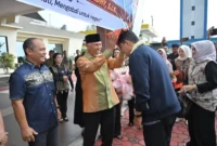 Gubernur Sumbar, Mahyeldi Ansharullah, menyambut kedatangan Kapolda Sumbar yang baru, Irjen Pol. Djati Wiyoto Abadhy, di BIM, Minggu (5/7/2026). (Foto: ADPSB)