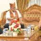 Gubernur Mahyeldi dan Menteri LH Moh. Jumhur Hidayat saat pertemuan di Ruang VIP BIM, Senin (13/7/2026). (Foto: ADPSB)