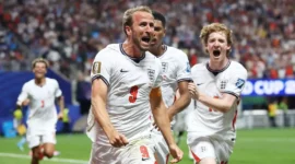 Kapten Timnas Inggris, Harry Kane, merayakan gol ke gawang RD Kongo pada laga babak 32 besar Piala Dunia 2026. (Foto: FIFA.com)