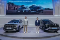 Fransiscus Soerjopranoto, Chief Operating Officer HMID (kiri) dan Kenny Lee, President Director HMID dalam Press Conference Hyundai di GIIAS 2026. (Foto: Hyundai)