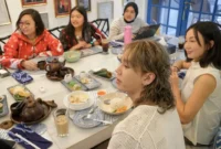 Wakil Menteri Ekonomi Kreatif/Wakil Kepala Badan Ekonomi Kreatif, Irene Umar, menerima kunjungan ILHOON, di Jakarta, Jumat (26/6). (Foto: Kementerian Ekraf)