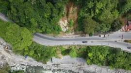 Jalur Lembah Anai kembali beroperasi penuh. Semua kendaraan sudah bisa melintas. (Foto: Ist)