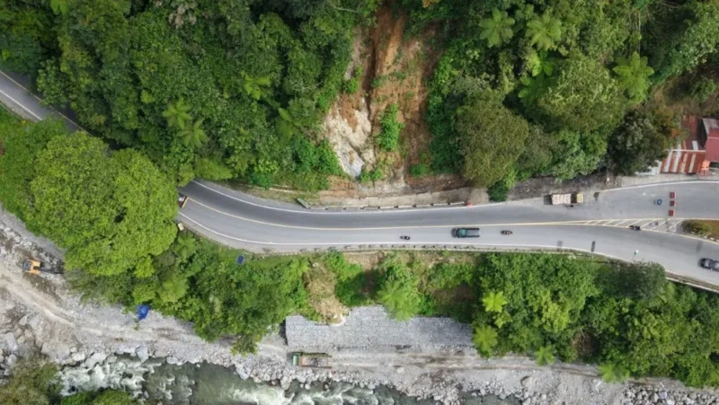 Jalur Lembah Anai kembali beroperasi penuh. Semua kendaraan sudah bisa melintas. (Foto: Ist)