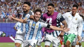 Julian Alvarez melakukan selebrasi usai membobol gawang Swiss di babak delapan besar Piala Dunia 2026. (Foto: FIFA.com)