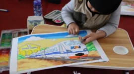 Salah seorang anak saat mengikuti Lomba Mewarnai yang digelar KAI Divre II Sumbar, Kamis (23/7/2026). (Foto: KAI Divre II Sumbar)
