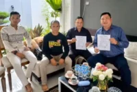 Ketua KAN Tambang, Firman Joni, S.Sos, Datuak Gamuak (dua dari kiri) bersama kuasa hukum. (Foto: Dok. Nal)