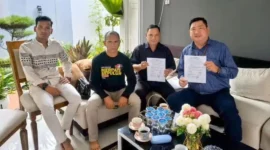 Ketua KAN Tambang, Firman Joni, S.Sos, Datuak Gamuak (dua dari kiri) bersama kuasa hukum. (Foto: Dok. Nal)
