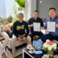 Ketua KAN Tambang, Firman Joni, S.Sos, Datuak Gamuak (dua dari kiri) bersama kuasa hukum. (Foto: Dok. Nal)