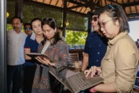 Wakil Menteri Pariwisata Ni Luh Puspa dalam Diskusi Rencana Tindak Lanjut KEK Samota di Seaside Resto, Sumbawa, Jumat (24/7/2026). (Foto: Kemenpar)