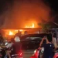 Bofet Kang Bur di Jalan Dr. Sutomo, Kelurahan Simpang Haru, Kecamatan Padang Timur, Kota Padang, terbakar Rabu (29/7/2026) malam. (Foto: Ist)