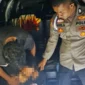 Personel Polres Solok meringkus mahasiswa karena membawa ganja usai kecelakaan di Gunung Talang. (Foto: Polda Sumbar)