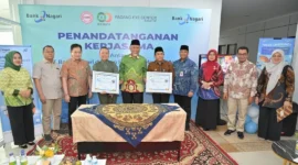 Penandatanganan MoU antara Bank Nagari dan Padang Eye Center yang turut dirangkai dengan peresmian PEC Premium Clinic di Rumah Sakit PEC, Kamis (23/7/2026). (Foto: ADPSB)