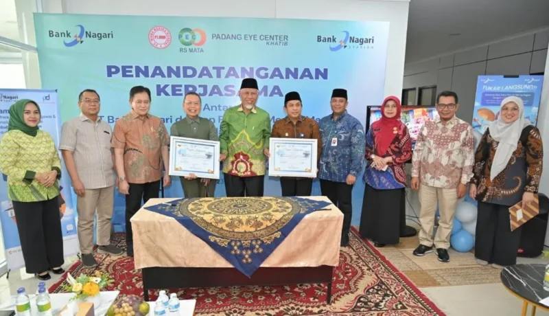 Penandatanganan MoU antara Bank Nagari dan Padang Eye Center yang turut dirangkai dengan peresmian PEC Premium Clinic di Rumah Sakit PEC, Kamis (23/7/2026). (Foto: ADPSB)