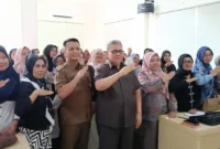 Ketua DPRD Sumbar, Muhidi bersama peserta Bimtek Pengembangan UMKM di Padang, Senin (6/7/2026).
