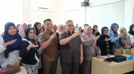 Ketua DPRD Sumbar, Muhidi bersama peserta Bimtek Pengembangan UMKM di Padang, Senin (6/7/2026).