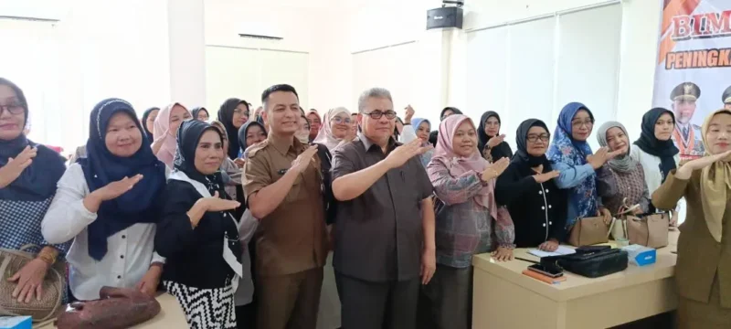 Ketua DPRD Sumbar, Muhidi bersama peserta Bimtek Pengembangan UMKM di Padang, Senin (6/7/2026).