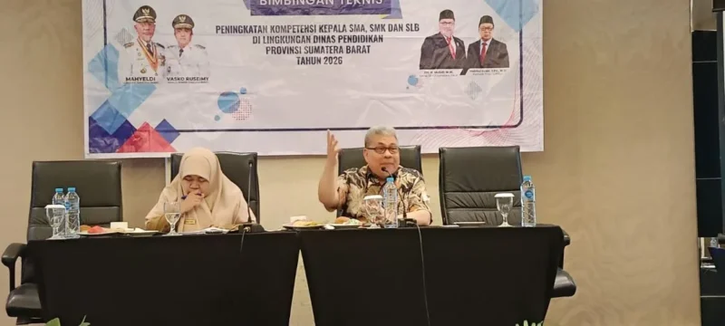 Ketua DPRD Sumbar Muhidi dalam kegiatan peningkatan kapasitas kepala SMA, SMK, dan SLB se-Sumbar, Selasa (7/7/2026). (Foto: Ist)