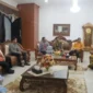 Ketua DPRD Sumbar Muhidi saat menerima jajaran KPID Sumbar. 