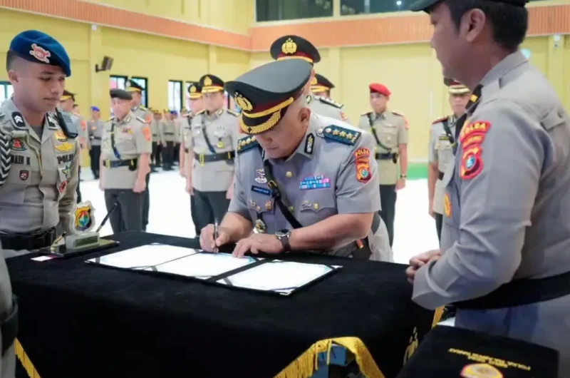 Suasana upacara sertijab, penyerahan jabatan, dan pelantikan pejabat utama di lingkungan Polda Sulbar. (Foto: Ist)