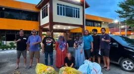 Komplotan pelaku pencurian beserta barang bukti saat diamankan di Mapolresta Padang. (Foto: Polda Sumbar)