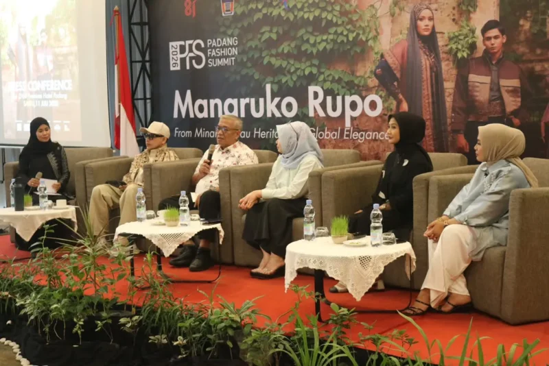 Kepala Disnakerin Kota Padang Ferri Erviyan Rinaldy saat konferensi pers PYDC 2026 di ZHM Premier Hotel Padang, Sabtu (11/7/2026). (Foto: Pemko Padang)