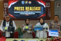 Konferensi pers pengungkapan kasus judi online di Padang bertempat di Ruang Jenderal Hoegeng, Lantai IV Mapolda Sumbar, Rabu (29/7). (Foto: Polda Sumbar)