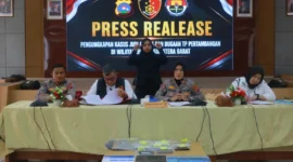 Konferensi pers pengungkapan kasus tambang ilegal di Ruang Jenderal Hoegeng, Lantai IV Mapolda Sumbar, Rabu (29/7). (Foto: Polda Sumbar)