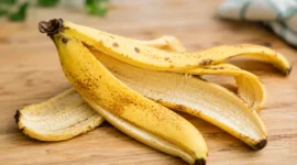 Ilustrasi kulit pisang. (Foto: AI Generate)