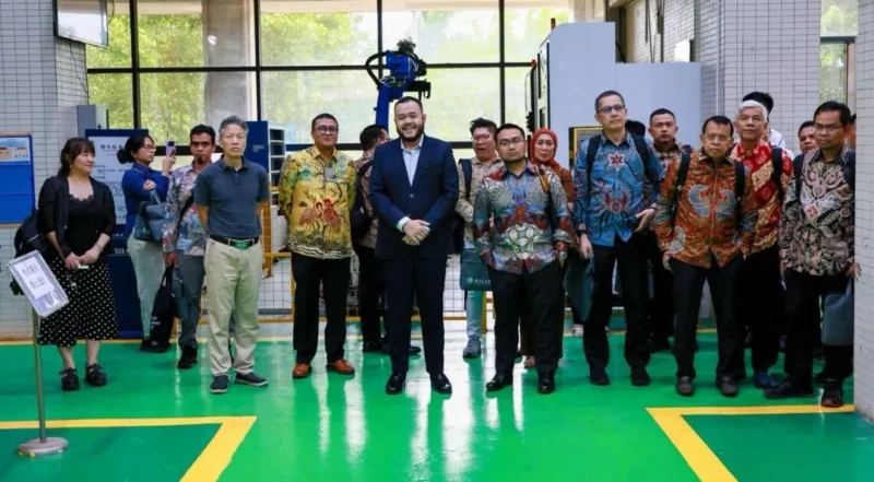 Wali Kota Padang Fadly Amran bersama delegasi Progul Padang Juara melakukan kunjungan balasan ke Guangdong Construction Vocational Technology Institute (Qingyuan Campus), Kota Guangzhou, Provinsi Guangdong, Republik Rakyat Tiongkok. (Foto: Pemko Padang)