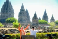 Presiden Prabowo dan PM India Narendra Modi saat berkunjung ke Candi Prambanan, Yogyakarta. (Foto: Kemenpar)