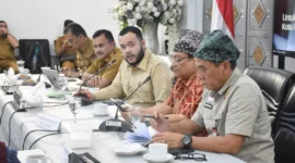 Wali Kota Padang Fadly Amran menerima kunjungan tim monitoring Kemendagri di Rumah Dinas Wali Kota Padang, Senin (20/7/2026). (Foto: Pemko Padang)