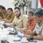 Wali Kota Padang Fadly Amran menerima kunjungan tim monitoring Kemendagri di Rumah Dinas Wali Kota Padang, Senin (20/7/2026). (Foto: Pemko Padang)