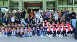 Sekretaris Daerah Kota Payakumbuh Rida Ananda melepas pesepak bola muda menuju Liga TopScore Nasional 2026 di Sentul, Bogor. (Foto: MC Payakumbuh)