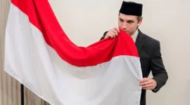 Luke Vickery resmi menjadi WNI usai mengambil sumpah kewarganegaraan di Sydney, Australia, Kamis (16/7/2026). (Foto: Kementerian Hukum RI)